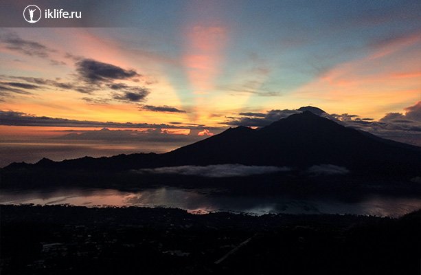 рассвет на вулкане Батур